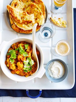 Cauliflower curry with tomato and coriander