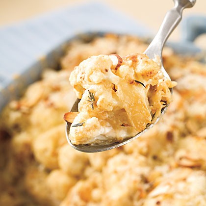 Cauliflower gratin with almond crust