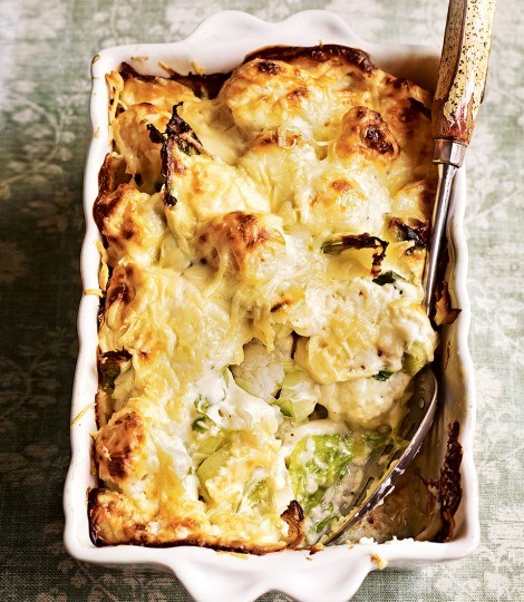 Cauliflower, leek and cheese gratin
