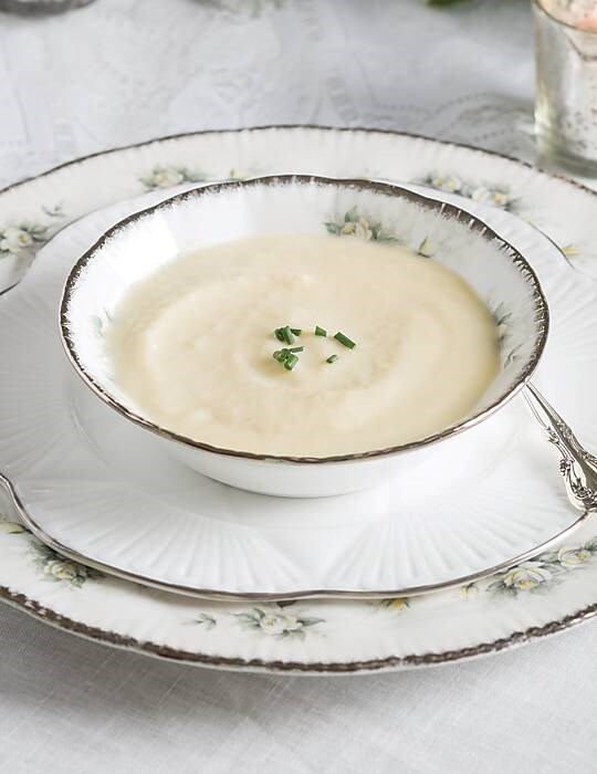 Cauliflower-leek soup