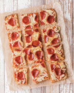 Cauliflower pan pizza