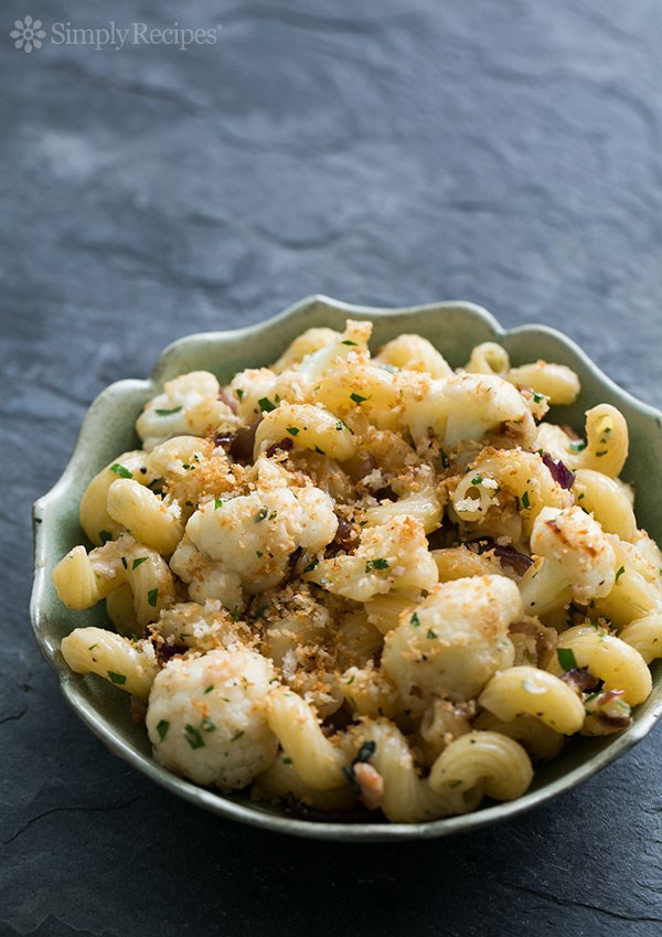 Cauliflower pasta with bacon and Parmesan
