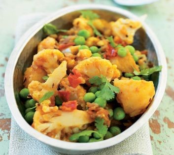 Cauliflower, peas and potatoes in tomato sauce