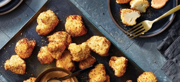 Cauliflower poppers with smoky garlic dipping sauce