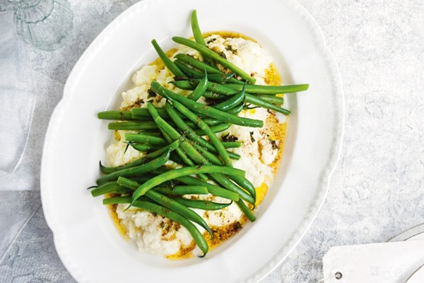 Cauliflower puree with green beans and lemon thyme butter
