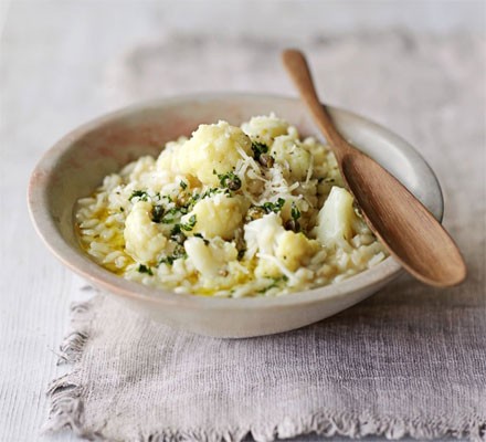 Cauliflower risotto with parsley and capers