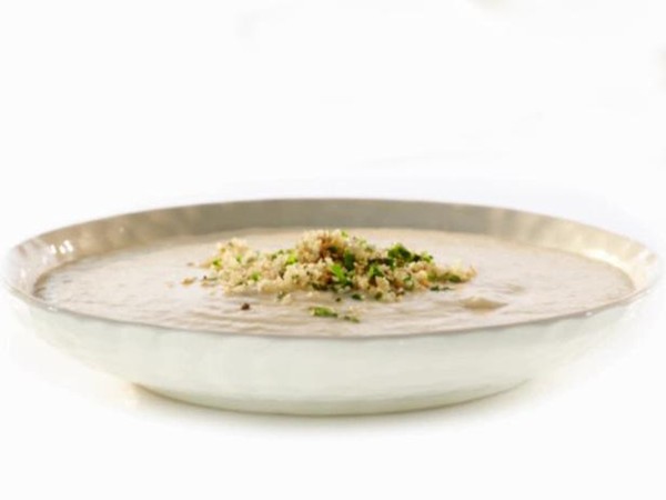 Cauliflower soup with anchovy-bread crumb topping