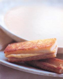 Cauliflower soup with 'Harry's Bar' toasties