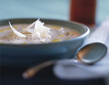 Cauliflower soup with pecorino Romano and truffle oil