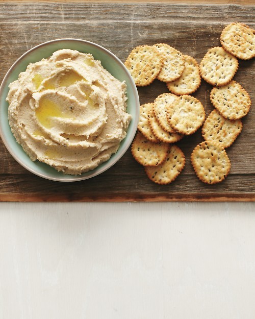 Cauliflower-white bean dip