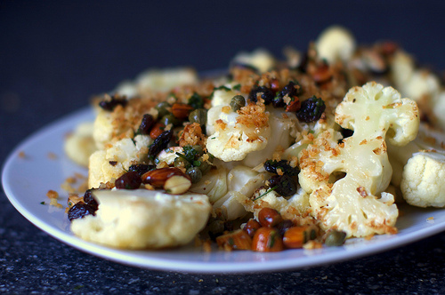 Cauliflower with almonds, raisins and capers
