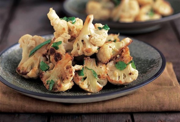 Cauliflower with garlic and pepper (Bong cai xao)