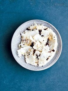 Cauliflower with lemon & pumpernickel