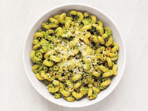 Cavatappi with broccoli sauce