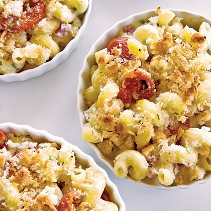 Cavatappi with tomatoes