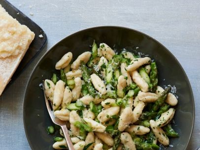 Cavatelli with asparagus
