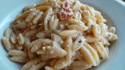 Cavatelli with creamy cheese fondue