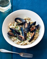 Cavatelli with mussels, Lillet and dill