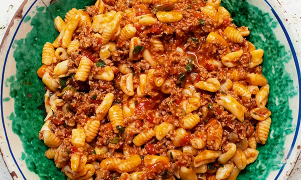 Cavatelli with sausage, mint and tomato (Cavatelli con salsiccia, menta e pomodoro)