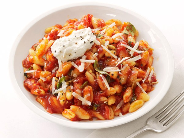 Cavatelli with tomato sauce and ricotta