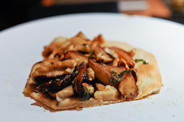 Cep and walnut pizza