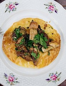 Cèpe and parsley tartlets