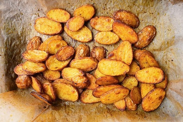 Chaat masala potatoes with yoghurt and tamarind