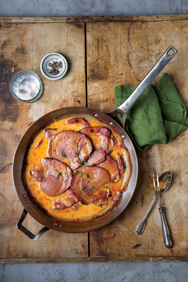 Chablis-style ham with tomato cream sauce (Jambon au Chablis)