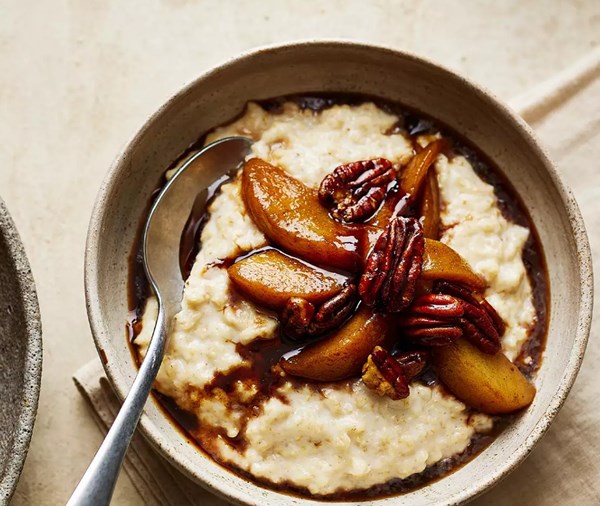 Chai pear porridge