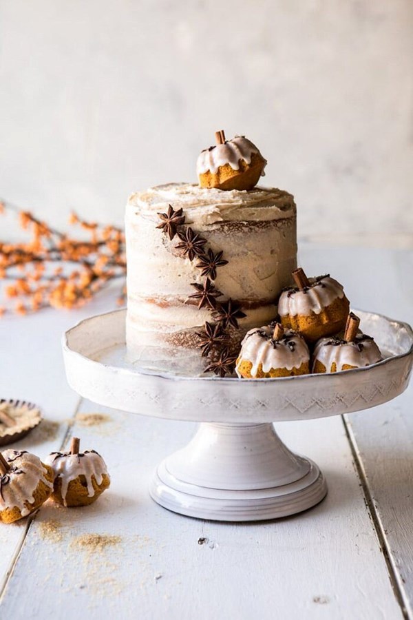 Chai pumpkin cake with maple browned butter frosting (+ mini pumpkin cakes)