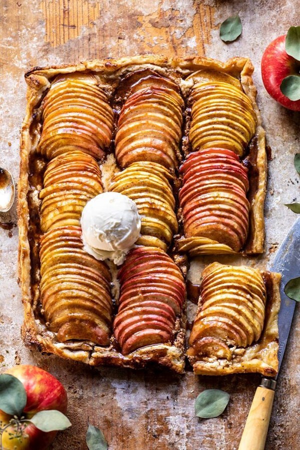 Chai spice apple ricotta galette