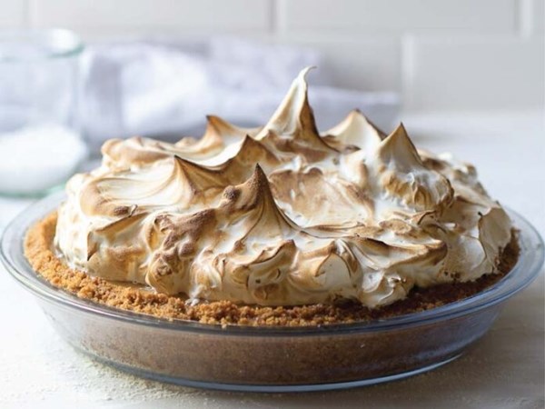 Chai spice caramel pie