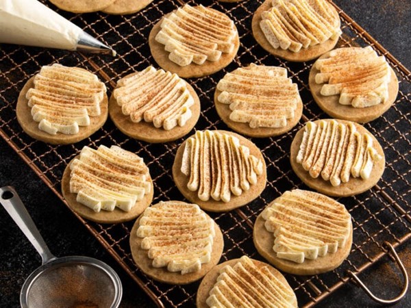 Chai spice cookies with vanilla frosting