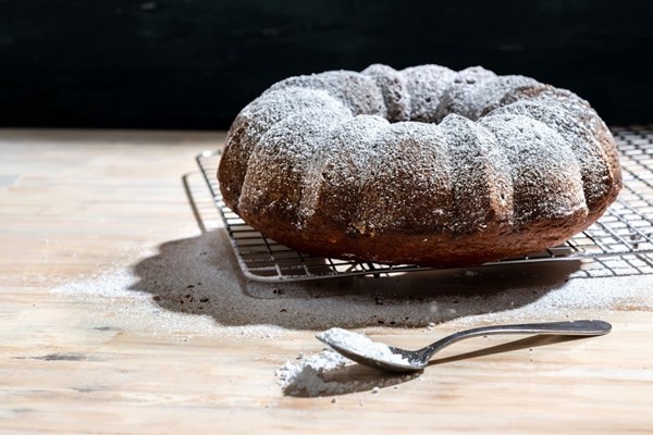 Chai-spiced apple butter cake