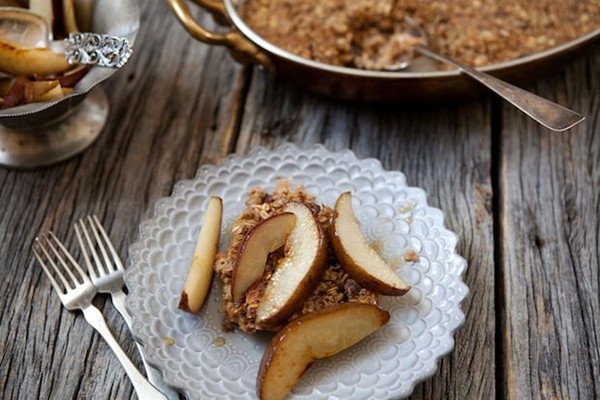 Chai-spiced baked oatmeal with maple pears