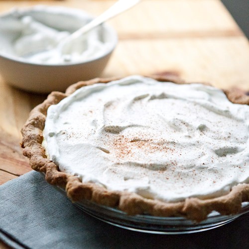 Chai-spiced banana cream pie