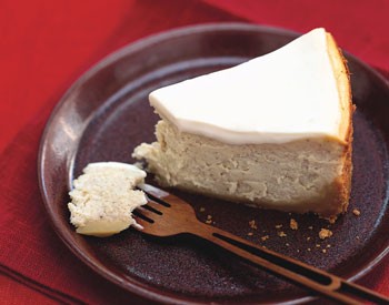 Chai-spiced cheesecake with ginger crust