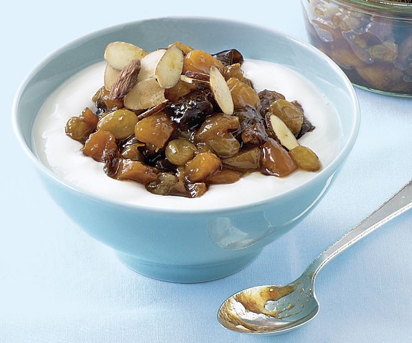 Chai-spiced fruit compote with yogurt