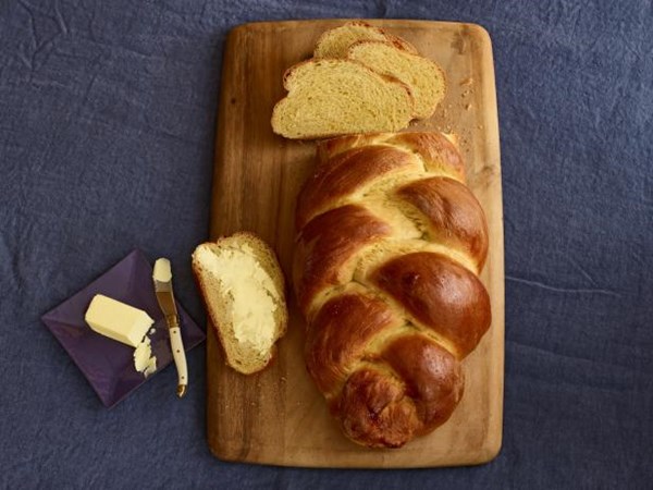 Challah with saffron