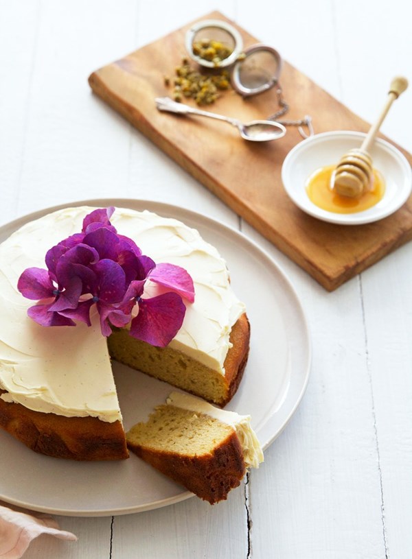 Chamomile and manuka honey cake