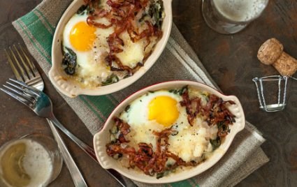 Champagne baked eggs with spinach and crispy ham