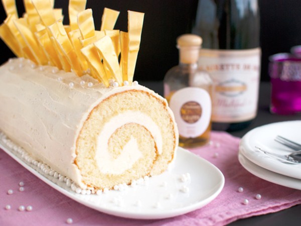 Champagne cake roll with white chocolate (White chocolate bûche de Noël)