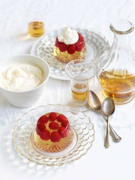 Champagne jelly with raspberries