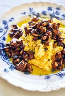 Chanterelles, soft scrambled eggs, and seaweed butter