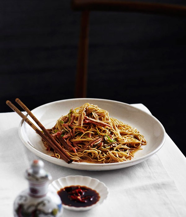 Char siu pork with egg noodles (Keong chung cha siu lo mein)