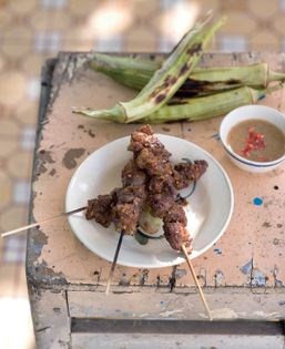 Chargrilled goat in white bean curd paste (Dê nuóŉg chao)
