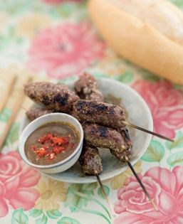Chargrilled lemongrass beef (Bò nuóŉg xa)