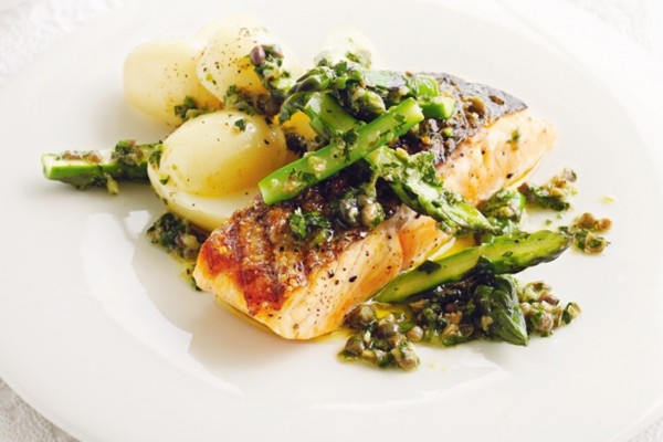 Chargrilled salmon with asparagus in lime vinaigrette