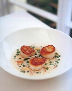 Chargrilled scallops with sweet French peas