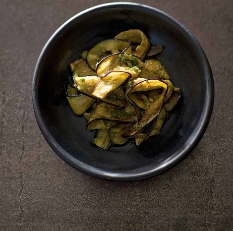 Charo's grilled eggplant (Beren jenas aliñadas)